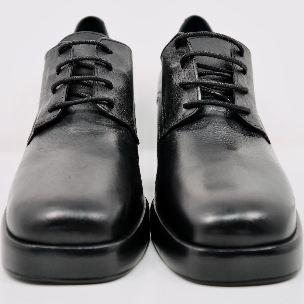 l'intervalle Women's Black Leather low Heel Size 40 Shoes *Good Condition*